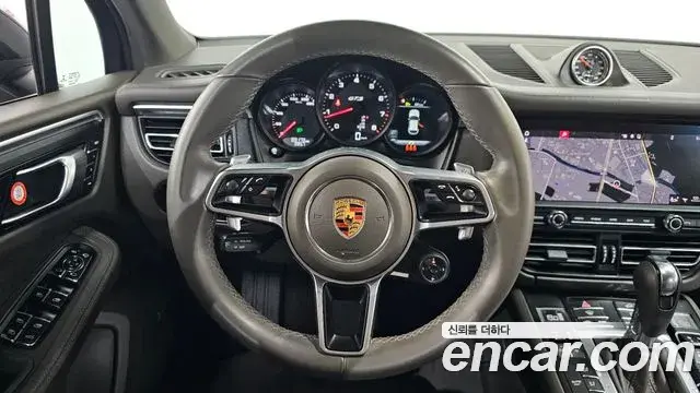Porsche Macan 2021 — Photo 13/20