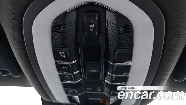 Porsche Macan 2021 — Photo 18/20