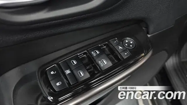 Jeep Cherokee 2019 — ფოტო 8/36