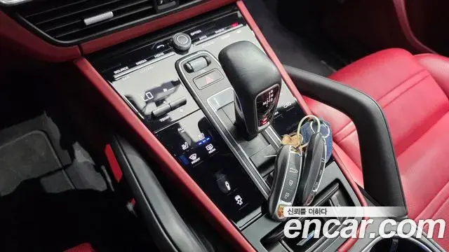 Porsche Cayenne 2020 — Photo 9/20