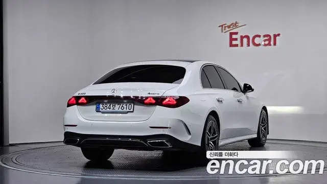 Mercedes-Benz E-Class 2024 — Photo 2/20