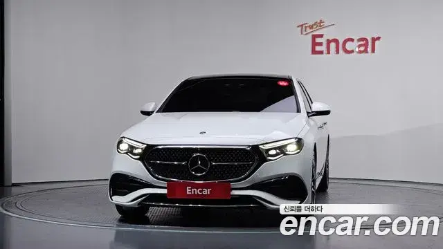 Mercedes-Benz E-Class 2024 — Photo 3/20