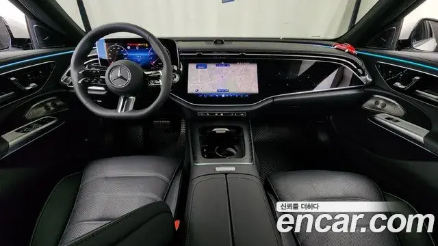 Mercedes-Benz E-Class 2024 — Photo 7/20