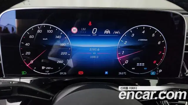 Mercedes-Benz E-Class 2024 — Photo 8/20