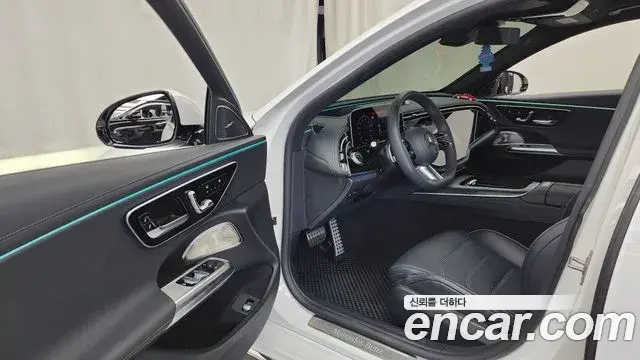 Mercedes-Benz E-Class 2024 — Photo 10/20