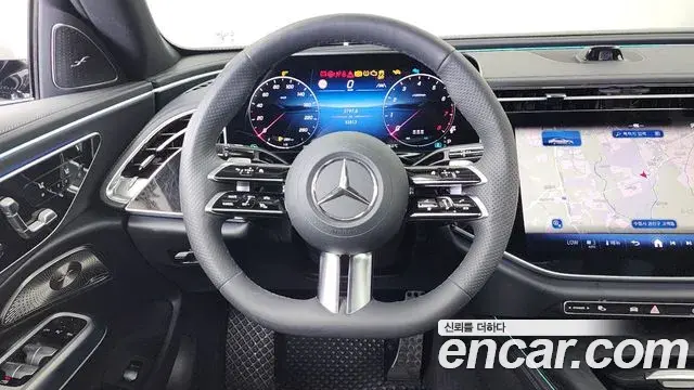 Mercedes-Benz E-Class 2024 — Photo 13/20