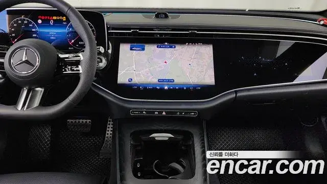 Mercedes-Benz E-Class 2024 — Photo 14/20