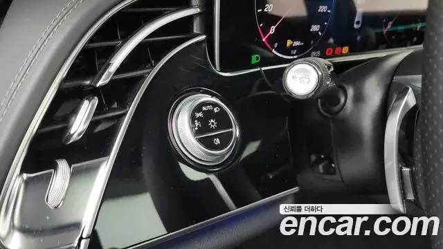 Mercedes-Benz E-Class 2024 — Photo 16/20