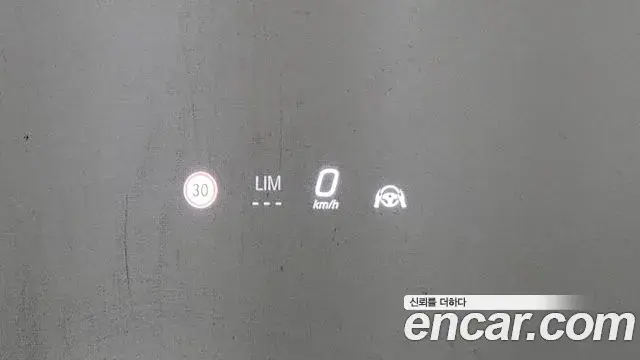 Mercedes-Benz E-Class 2024 — Photo 17/20