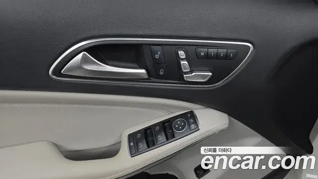 Mercedes-Benz GLA-Class 2019 — Photo 9/34