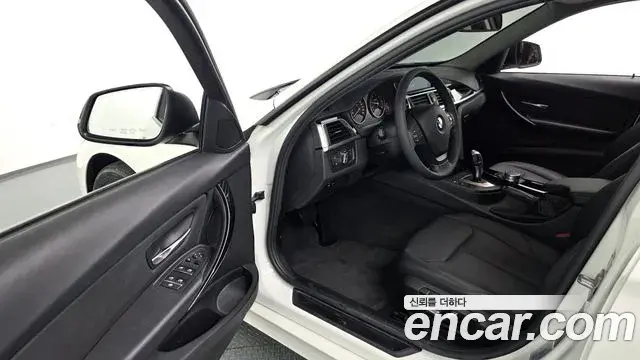 BMW 3 Series 2018 — Photo 15/20