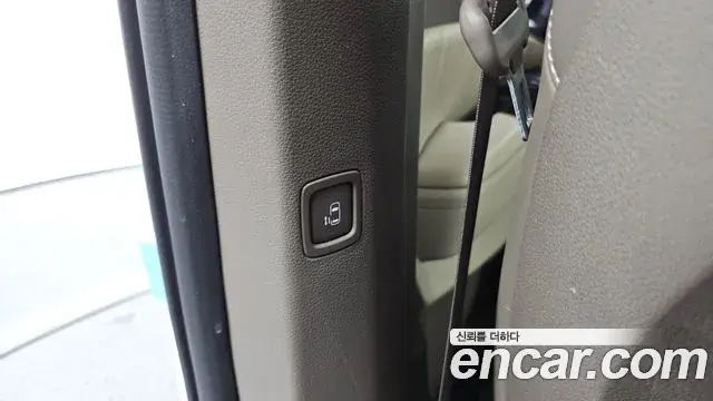 Kia Carnival 2021 — Photo 27/32