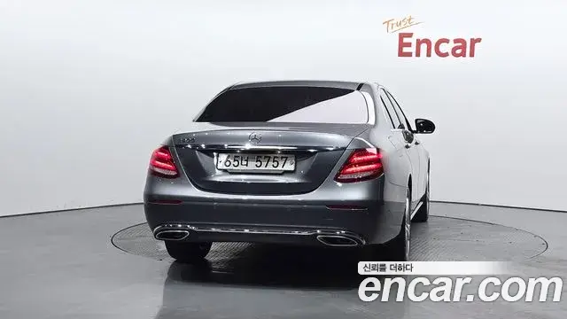 Mercedes-Benz E-Class 2018 — Фото 4/20