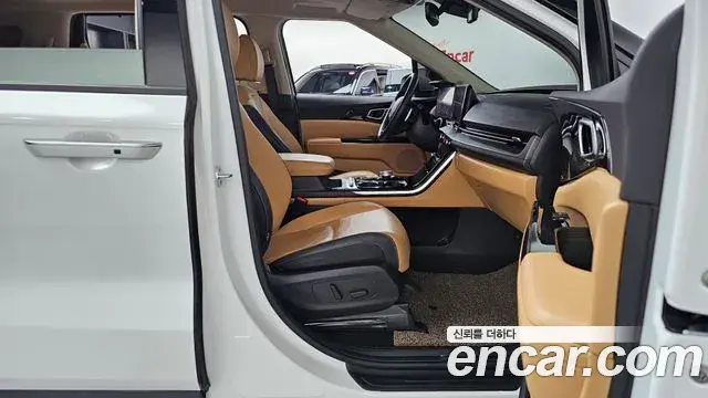 Kia Carnival 2022 — ფოტო 26/36