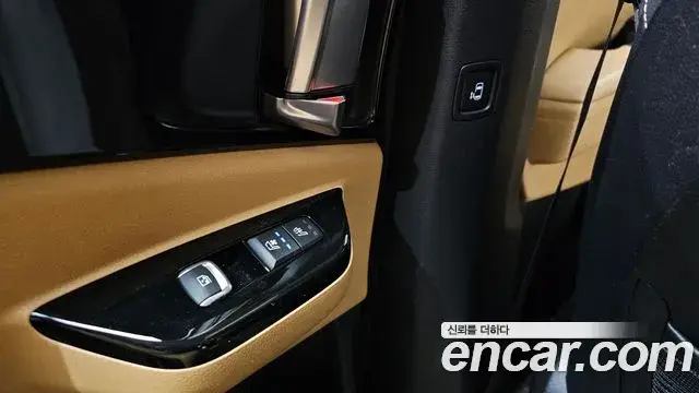 Kia Carnival 2022 — ფოტო 17/36