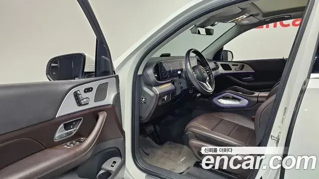 Mercedes-Benz GLE-Class 2020 — Photo 10/20