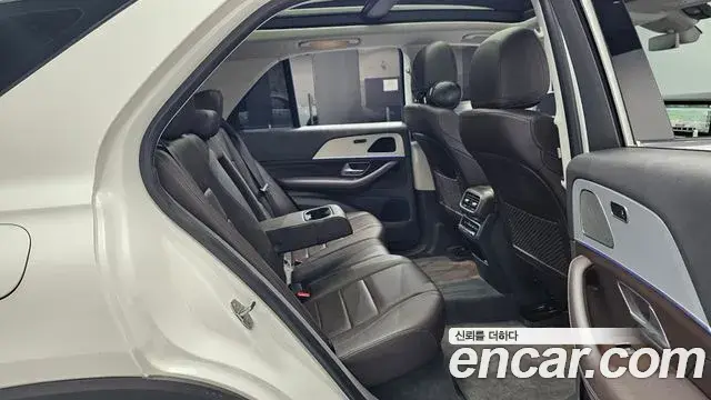 Mercedes-Benz GLE-Class 2020 — Photo 11/20