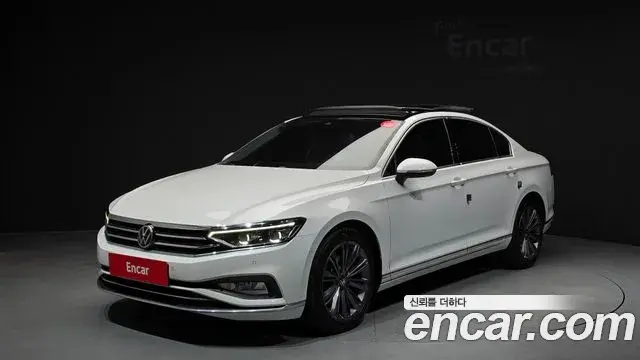 Volkswagen Passat GT 2022 — Photo 10/33