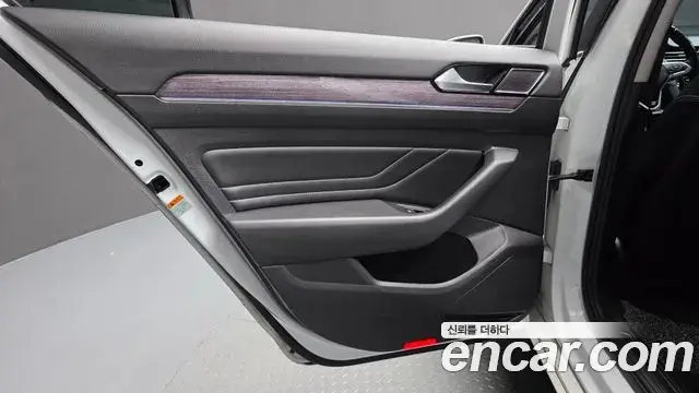Volkswagen Passat GT 2022 — Photo 4/33