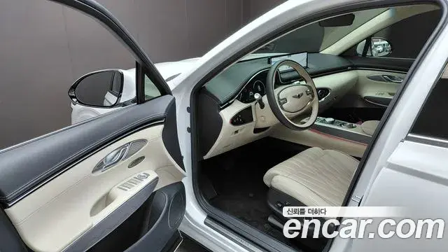 Genesis GV70 2023 — Şəkil 26/31