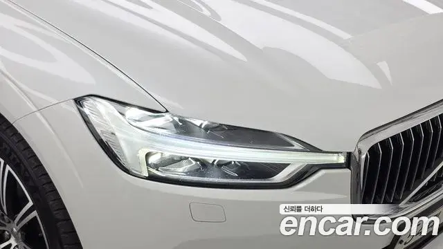 Volvo XC60 2018 — Photo 24/33