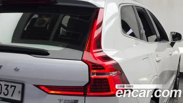 Volvo XC60 2018 — Photo 10/33