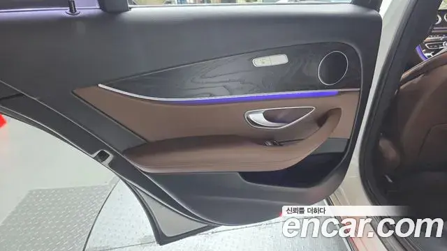 Mercedes-Benz E-Class 2019 — ფოტო 19/30