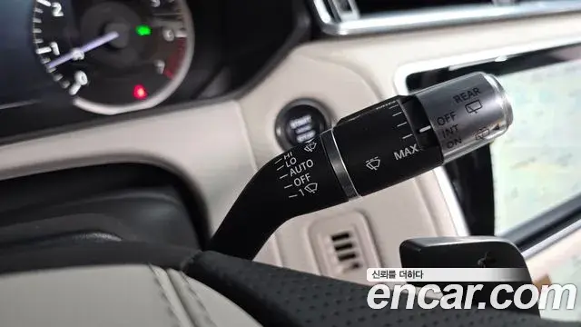 Land Rover Range Rover Velar 2022 — ფოტო 37/38