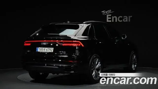 Audi Q7 2022 — Photo 2/20