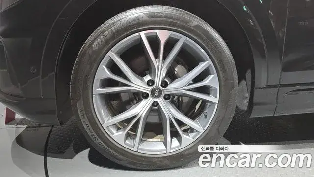 Audi Q7 2022 — Photo 5/20
