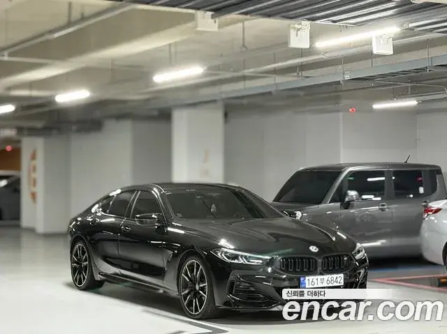 BMW 8 Series 2023 — Şəkil 9/10