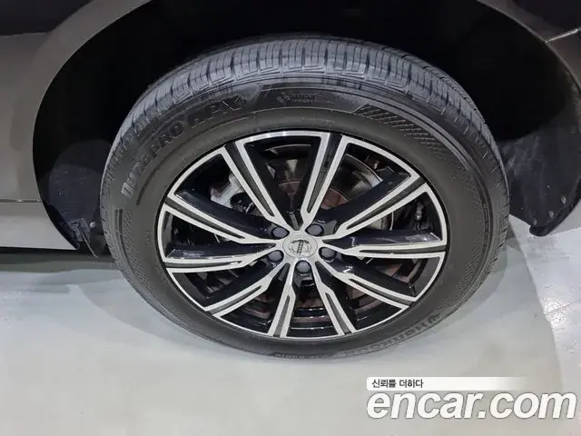 Volvo XC60 2021 — Şəkil 16/20