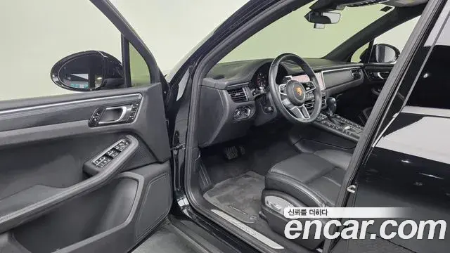 Porsche Macan 2019 — Фото 10/20