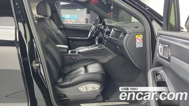 Porsche Macan 2019 — Фото 12/20