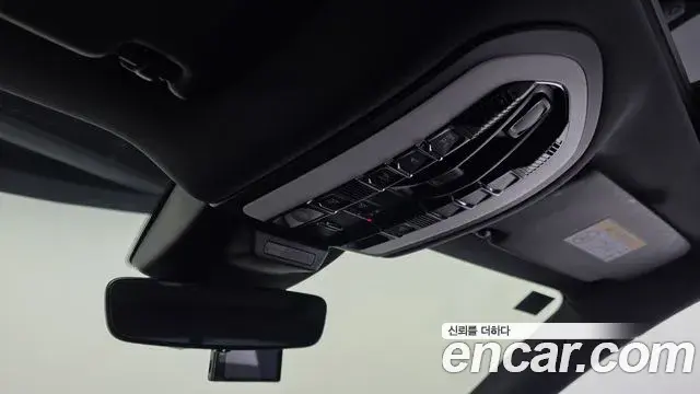 Porsche Macan 2019 — Фото 18/20
