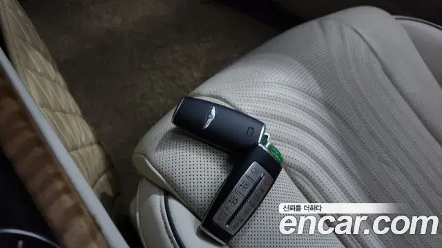 Genesis Electrified G80 2020 — Photo 15/20