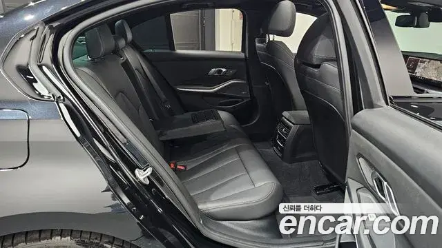 BMW 3 Series 2025 — Photo 12/20