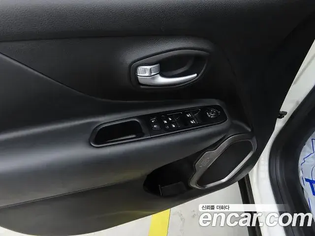Jeep Renegade 2020 — ფოტო 14/20