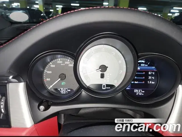 Porsche Macan 2022 — ფოტო 11/11