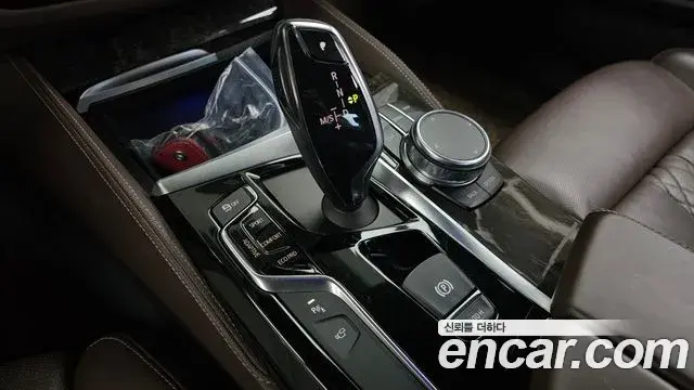 BMW 5 Series 2018 — Photo 8/20