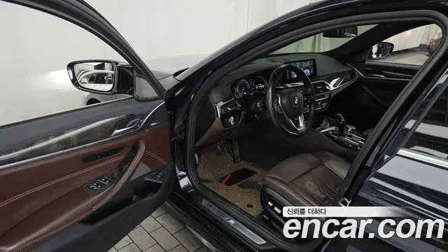 BMW 5 Series 2018 — Photo 9/20