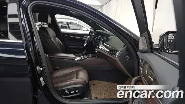BMW 5 Series 2018 — Photo 11/20