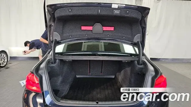BMW 5 Series 2018 — Photo 20/20