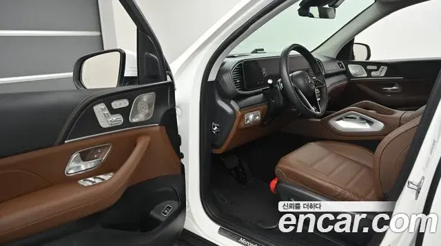 Mercedes-Benz GLE-Class 2025 — Photo 10/20