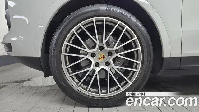 Porsche Cayenne 2022 — Photo 5/20