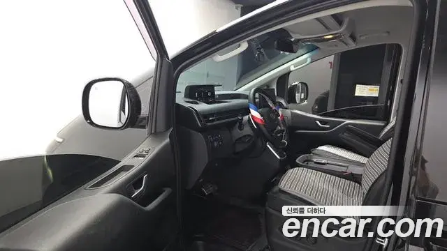 Hyundai Staria 2022 — Фото 10/20