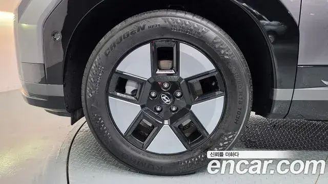Hyundai Santa Fe 2024 — Фото 4/20