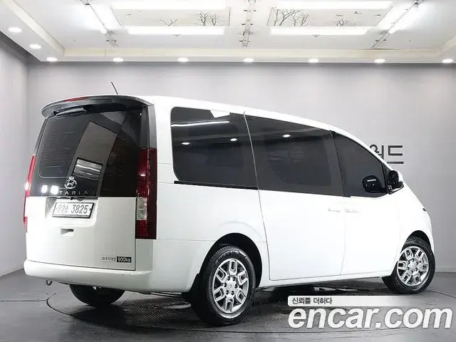 Hyundai Staria 2021 — ფოტო 11/20
