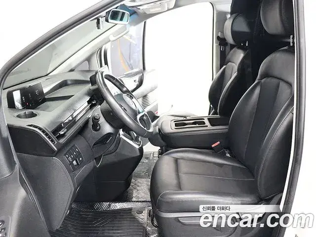 Hyundai Staria 2021 — ფოტო 15/20
