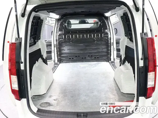 Hyundai Staria 2021 — ფოტო 16/20